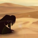 امرأة حزينة تبكي في الصحراء