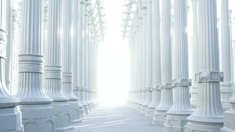 white pilars lined up